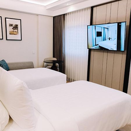 Deka Hotel Surabaya Hr Muhammad Eksteriør bilde