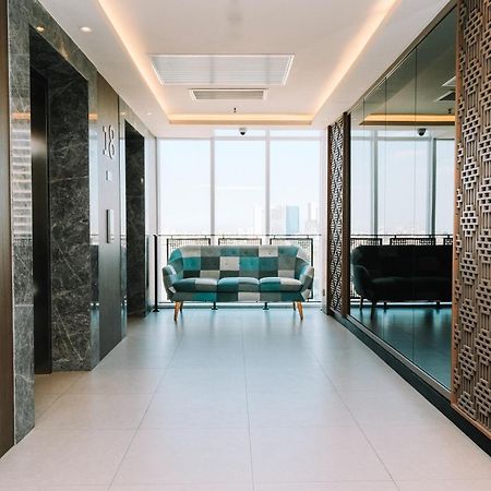 Deka Hotel Surabaya Hr Muhammad Eksteriør bilde