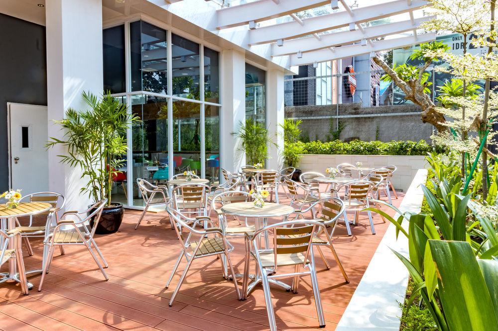 Deka Hotel Surabaya Hr Muhammad Eksteriør bilde