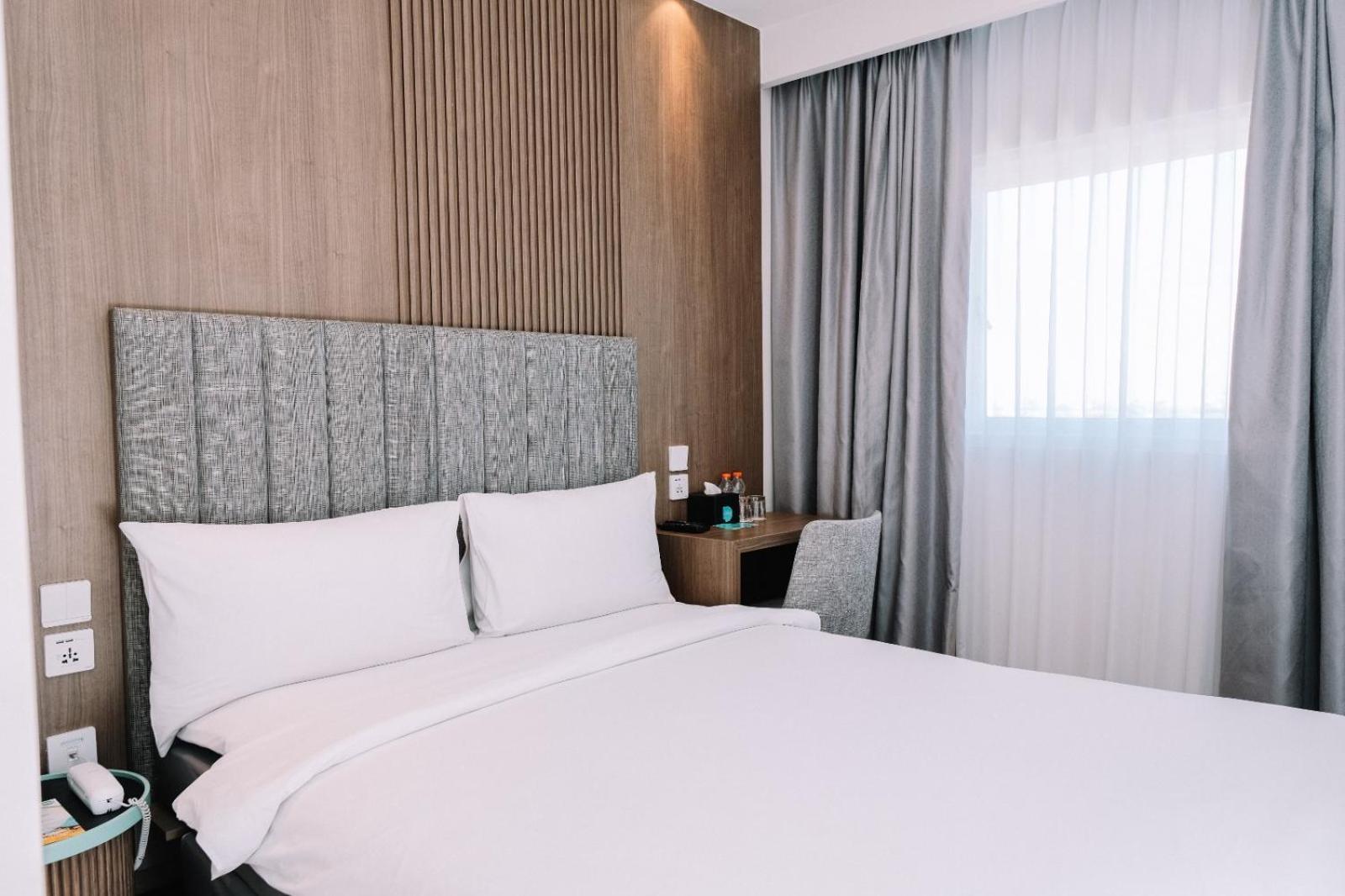 Deka Hotel Surabaya Hr Muhammad Eksteriør bilde