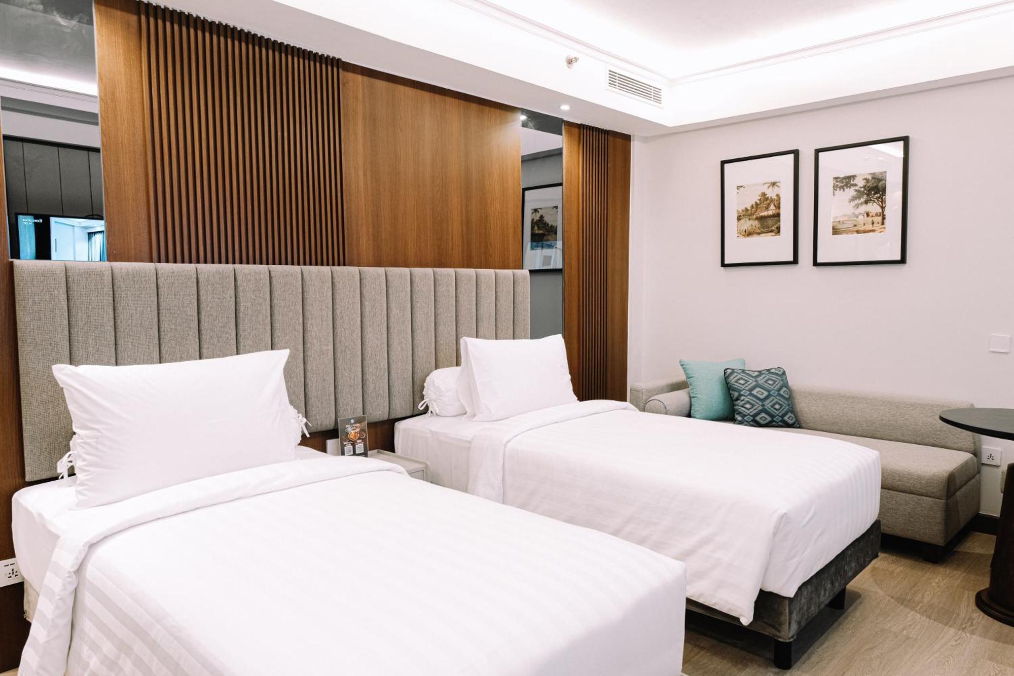 Deka Hotel Surabaya Hr Muhammad Eksteriør bilde