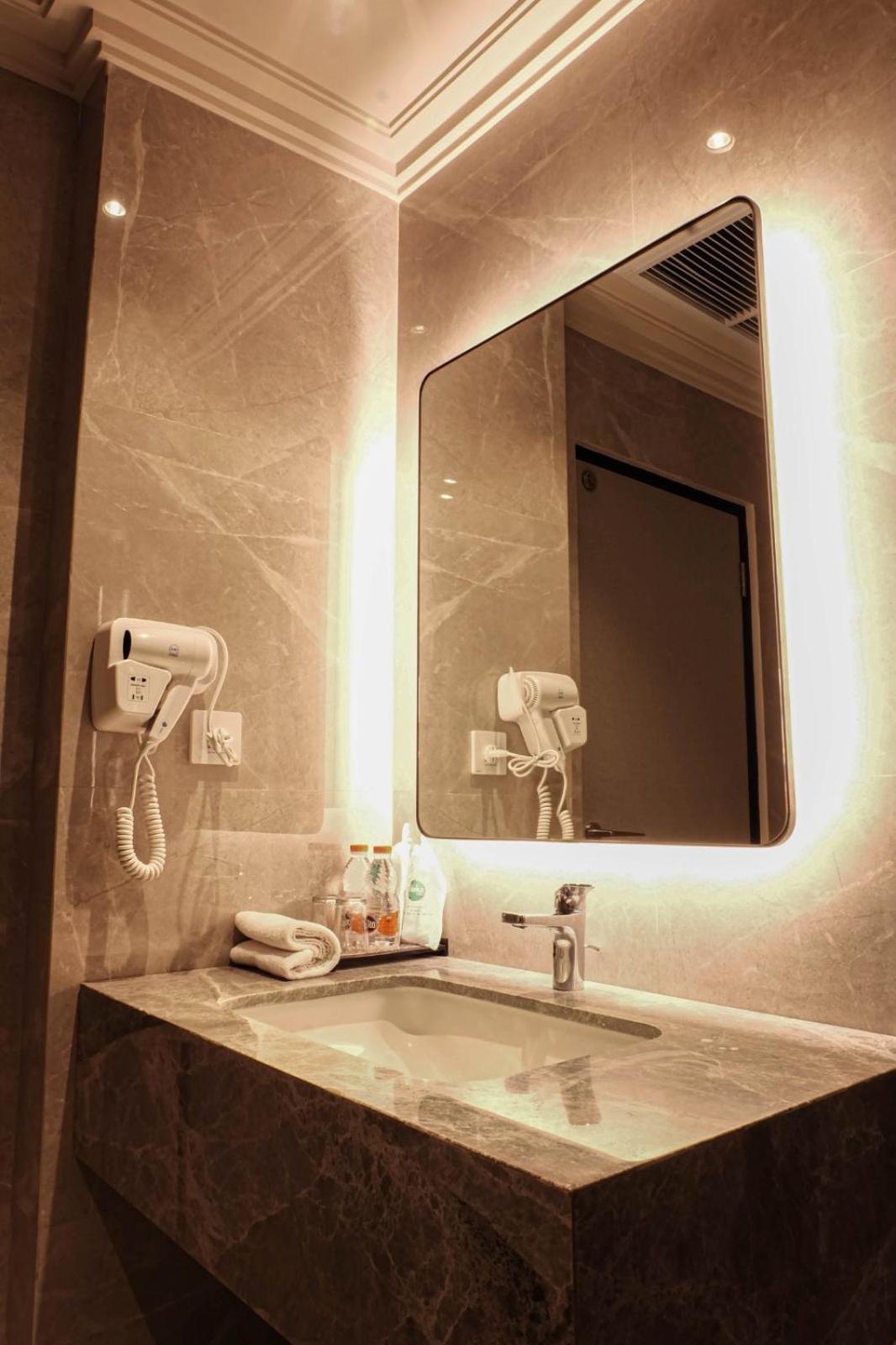 Deka Hotel Surabaya Hr Muhammad Rom bilde