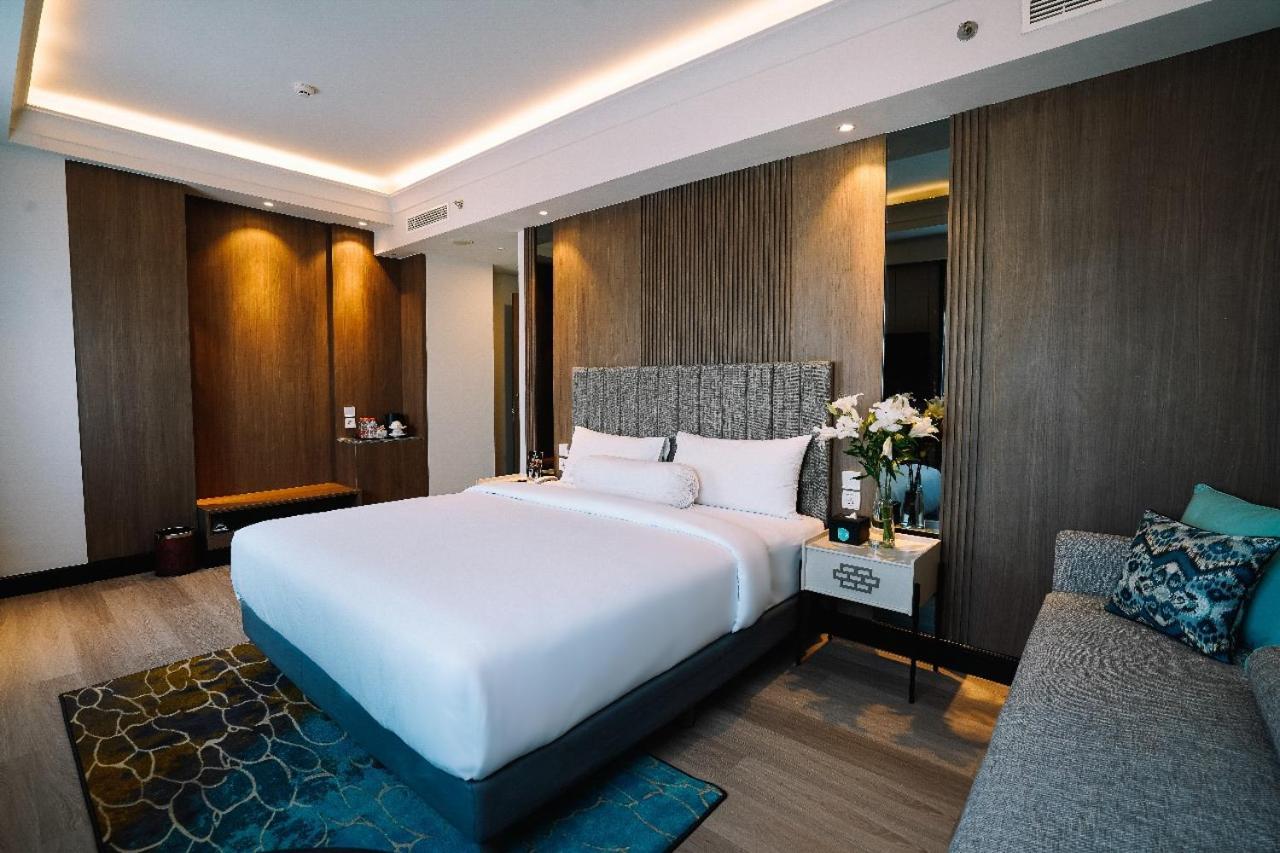 Deka Hotel Surabaya Hr Muhammad Rom bilde