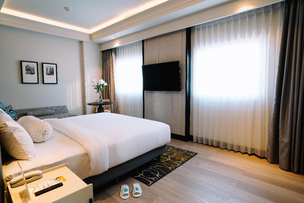 Deka Hotel Surabaya Hr Muhammad Rom bilde