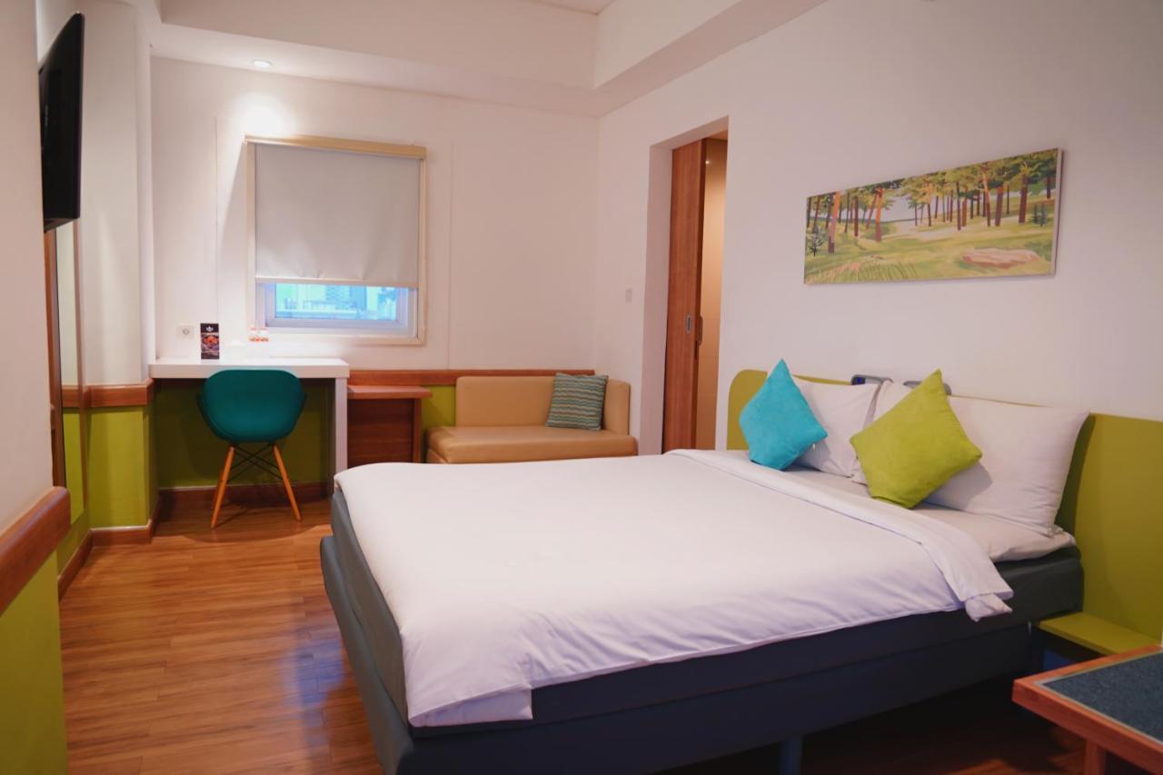 Deka Hotel Surabaya Hr Muhammad Eksteriør bilde